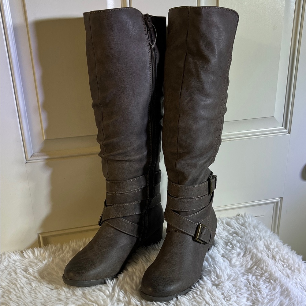 Elegant Over the Knee Brown Boots - Picture 3 of 16